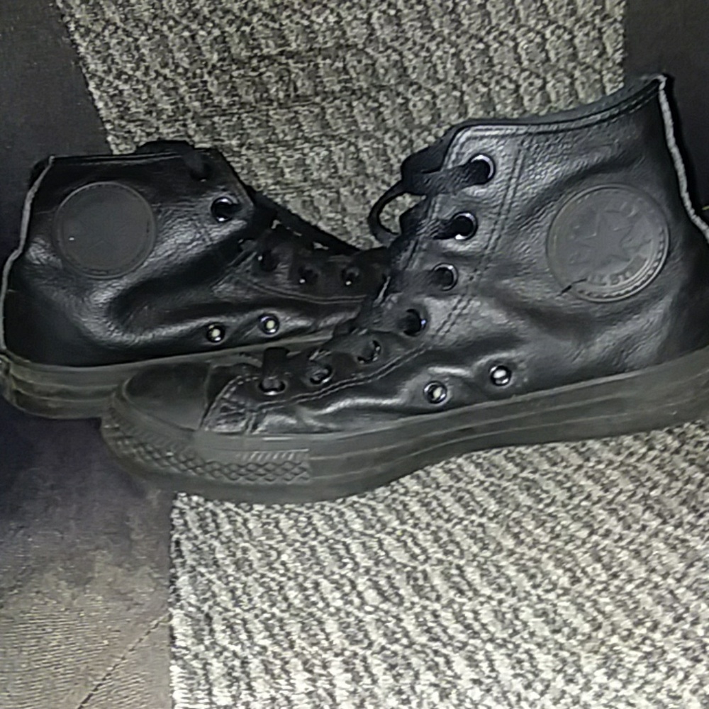 NEED GONE!!!!Black Monochrome Converse - Picture 1 of 2